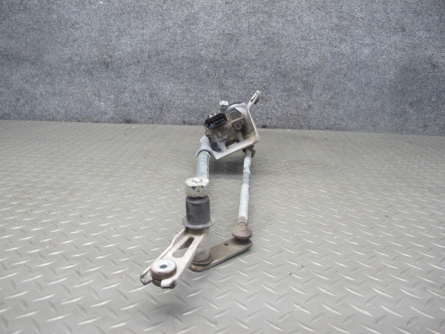2003-2007 Hummer H2 Windshield Wiper Transmission Linkage W/ Motor