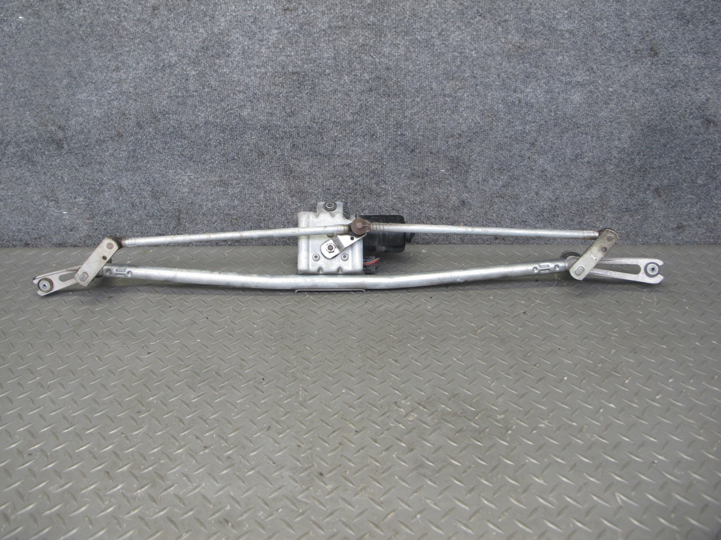 2003-2007 Hummer H2 Windshield Wiper Transmission Linkage W/ Motor