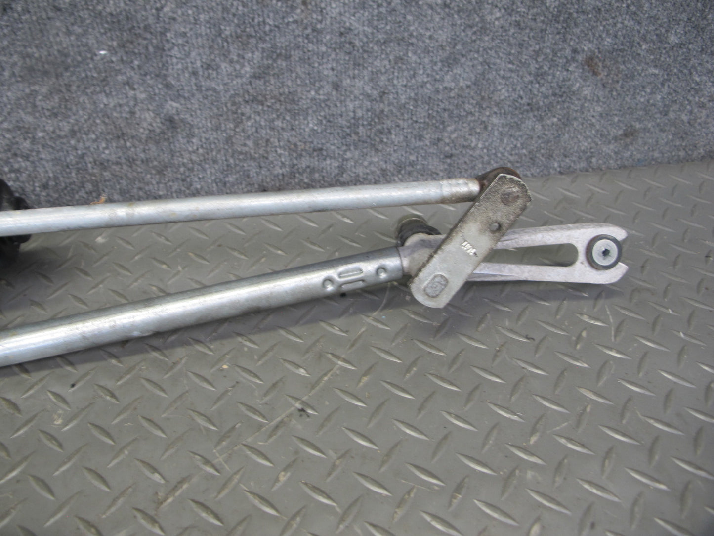 2003-2007 Hummer H2 Windshield Wiper Transmission Linkage W/ Motor
