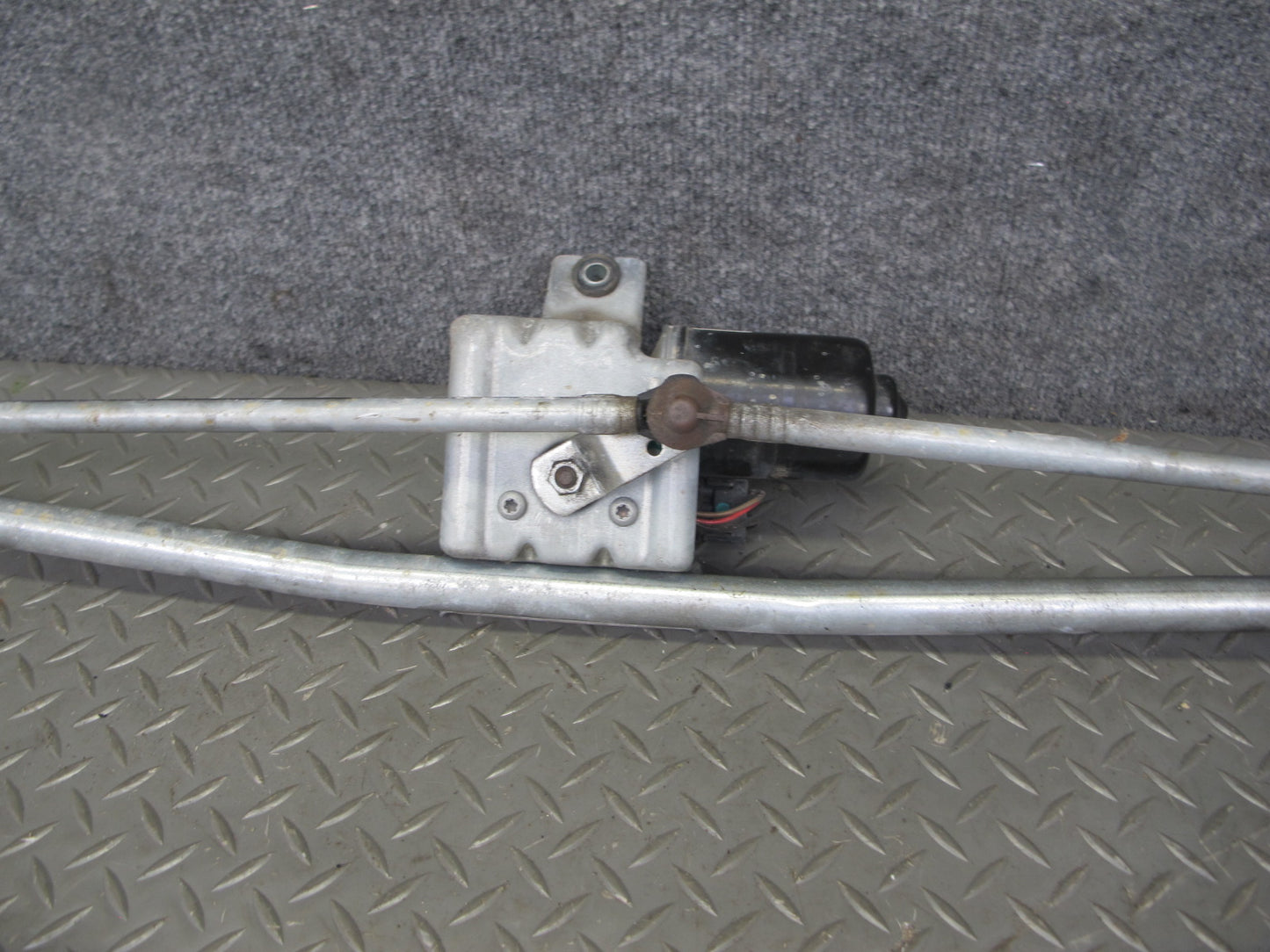 2003-2007 Hummer H2 Windshield Wiper Transmission Linkage W/ Motor