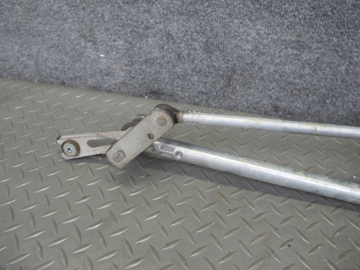 2003-2007 Hummer H2 Windshield Wiper Transmission Linkage W/ Motor