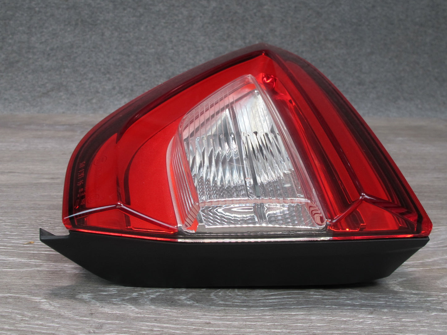 2017-2020 Maserati Levante M161 Rear Right Inner Trunk Tail Light Lamp 670100869