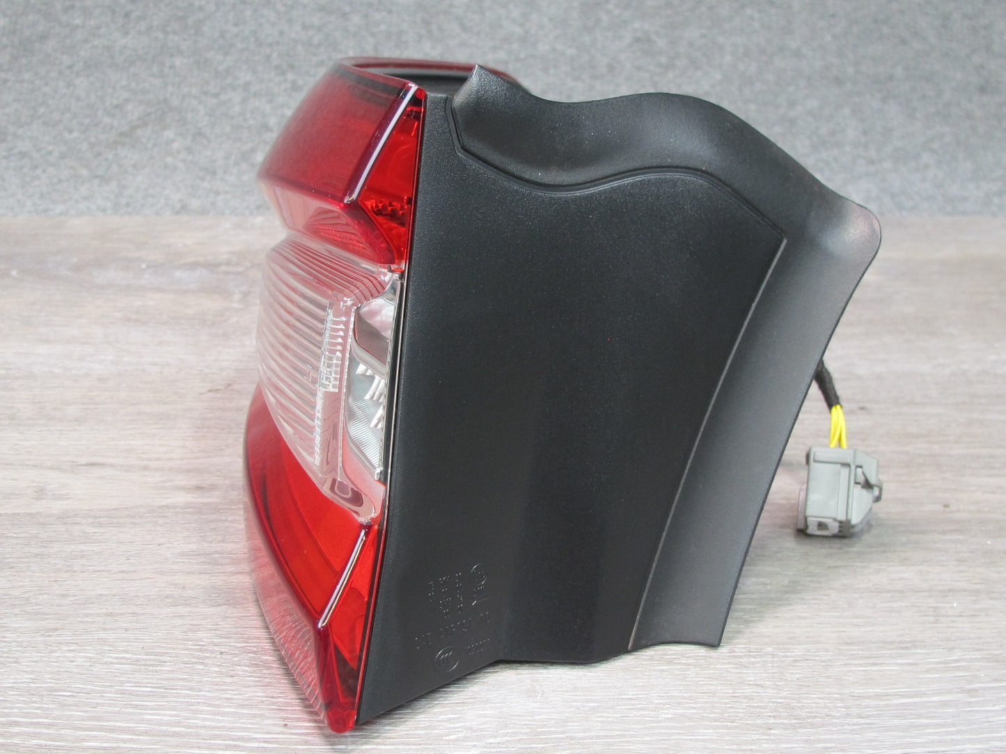 2017-2020 Maserati Levante M161 Rear Left Outer Tail Light Lamp 670035797