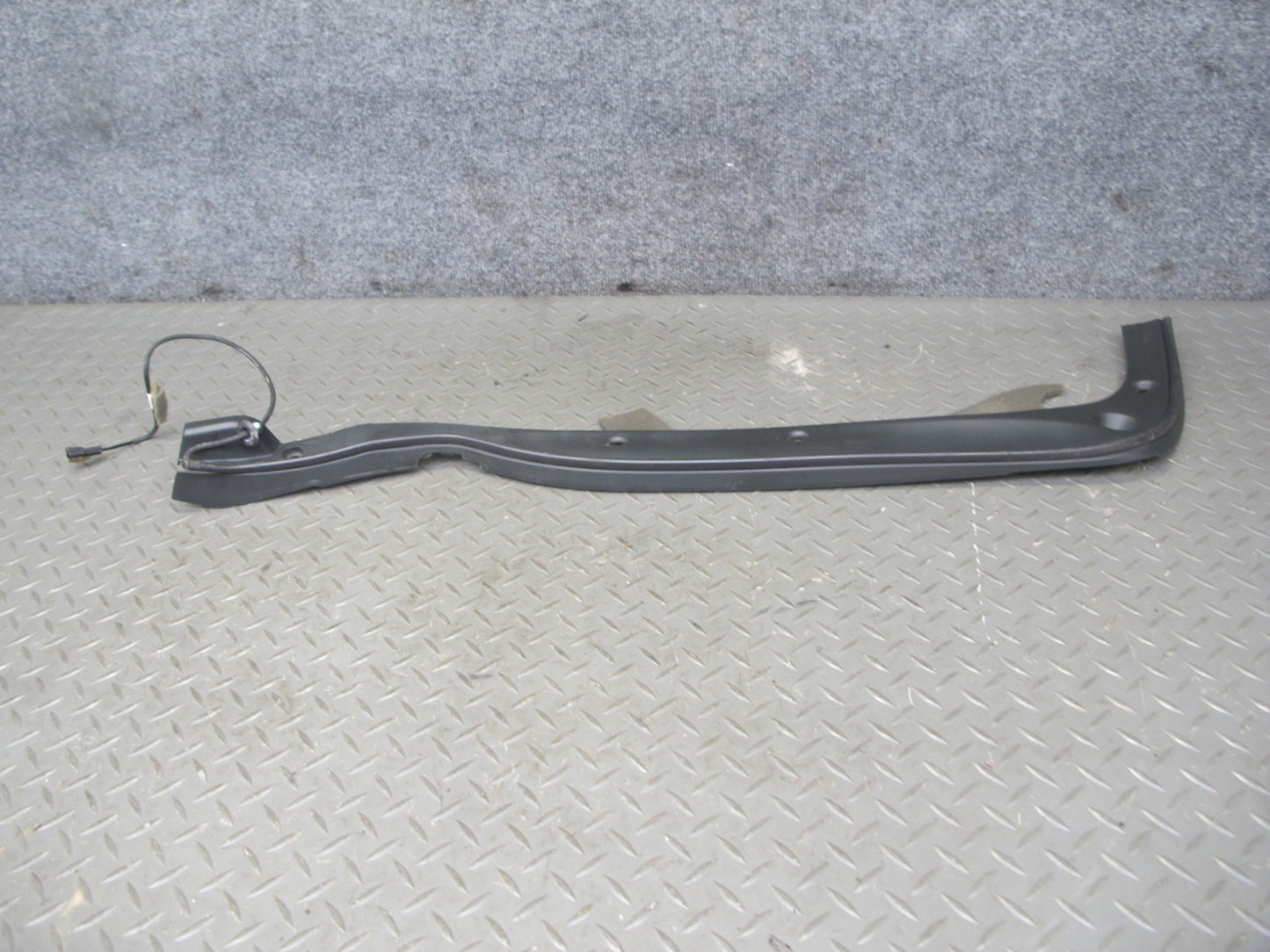 2017-2020 Maserati Levante M161 Rear Trunk Liftgate Side Anti Pinch Sensor Set