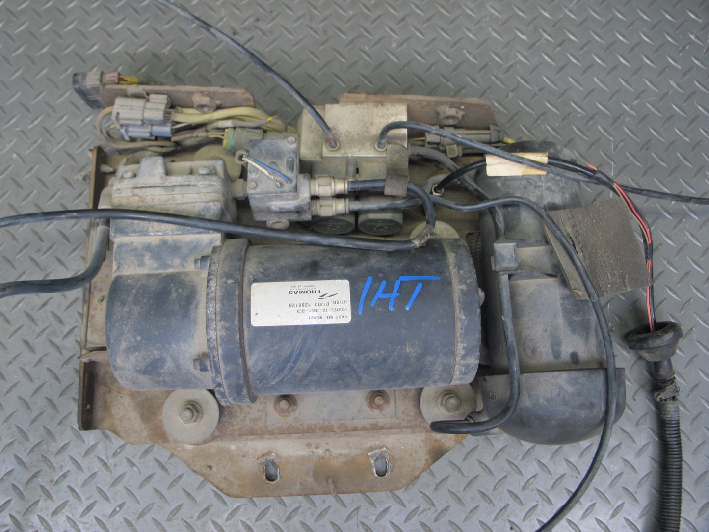 2003-2004 Hummer H2 Air Ride Suspension Compressor Pump Module 980421