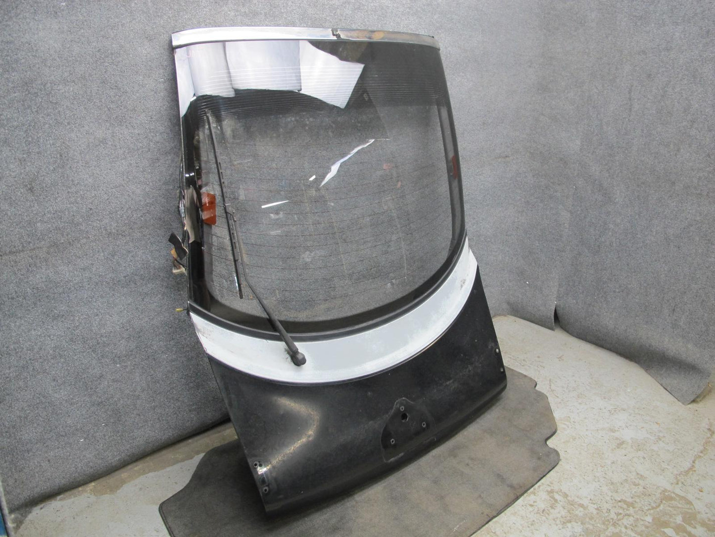 91-96 Mitsubishi 3000GT Rear Hatch Trunk Lid Tailgate Liftgate w Wiper Black OEM