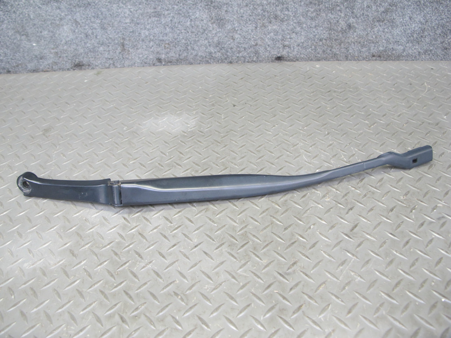 2017-2020 Maserati Levante M161 Front Windshield Left & Right Wiper Arm Set of 2