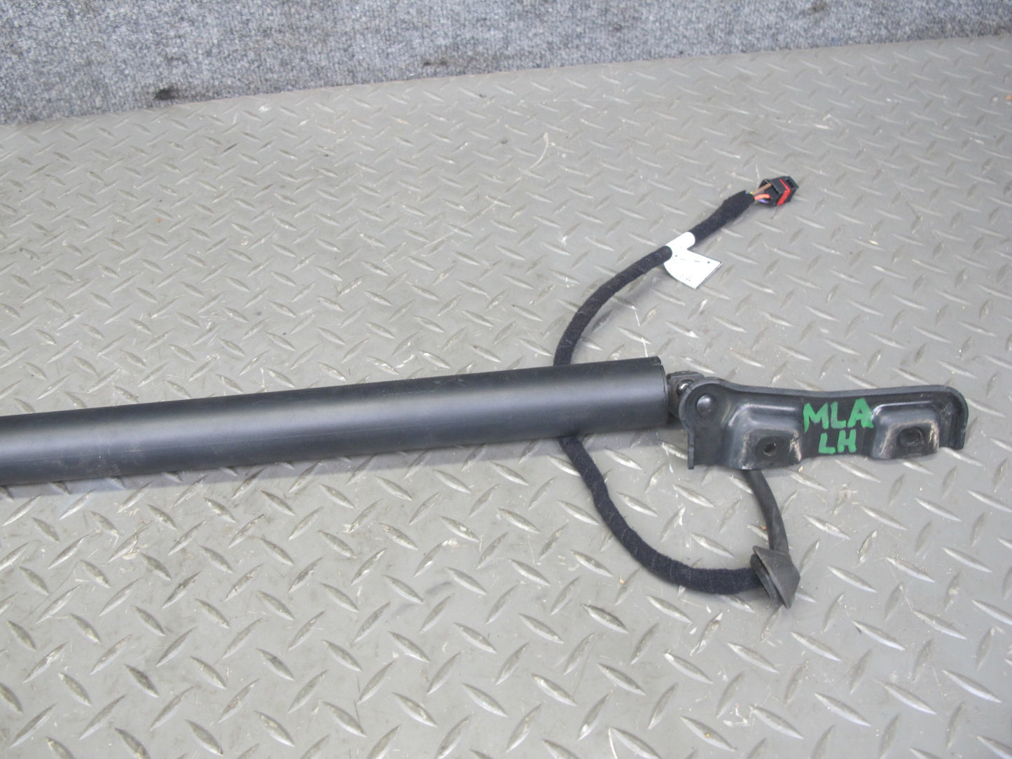 2017-2020 Maserati Levante M161 Rear Trunk Lid Liftgate Shock Strut Set of 2