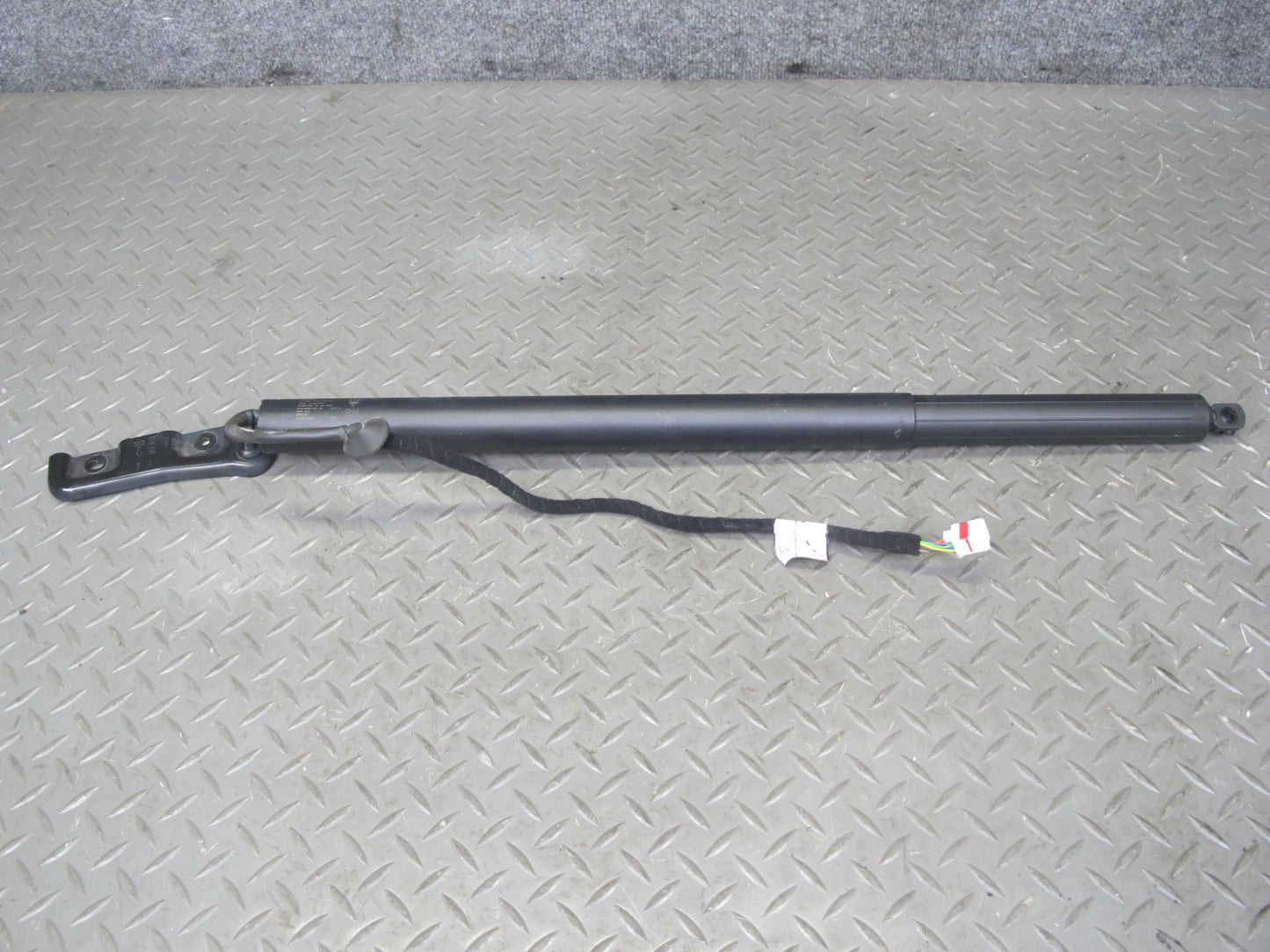 2017-2020 Maserati Levante M161 Rear Trunk Lid Liftgate Shock Strut Set of 2