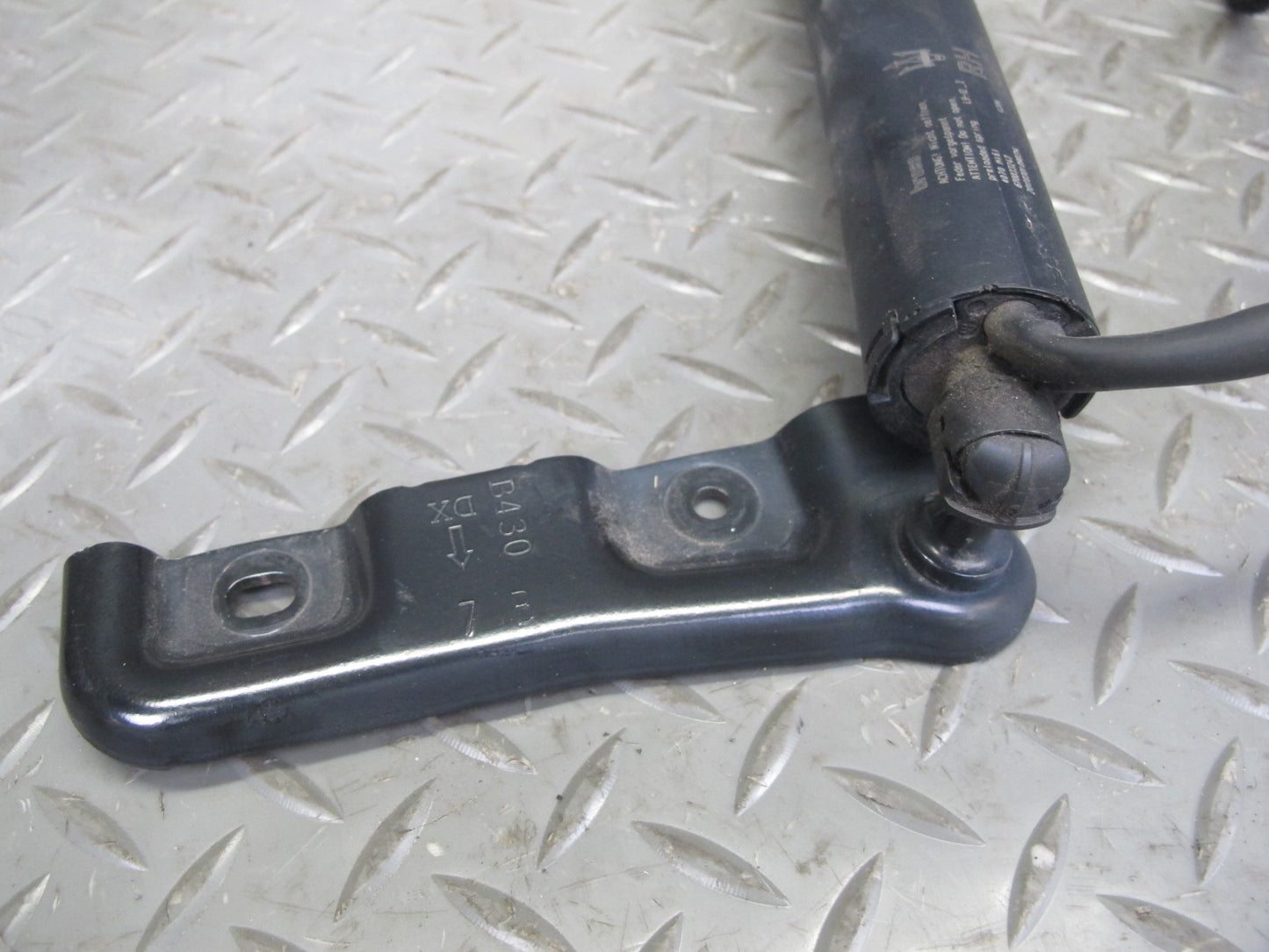 2017-2020 Maserati Levante M161 Rear Trunk Lid Liftgate Shock Strut Set of 2