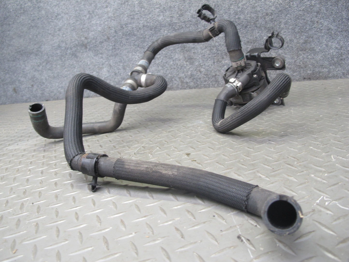 2017-2020 Maserati Levante M161 Auxiliary AUX Water Coolant Pump w Hoses
