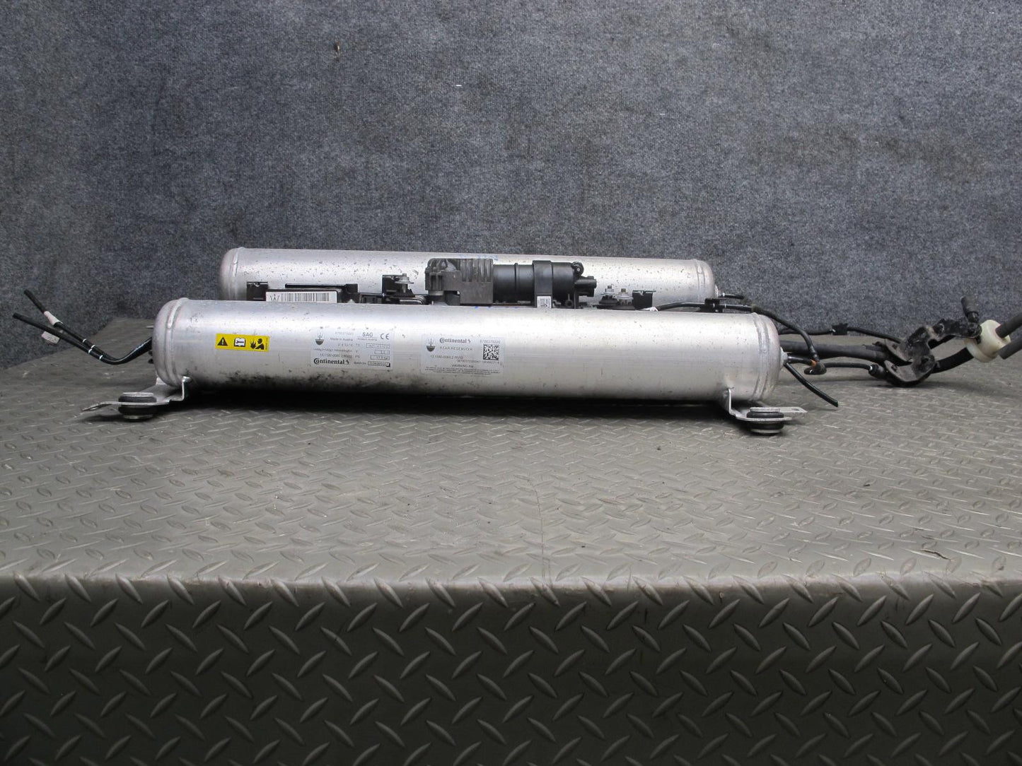 2017-2020 Maserati Levante M161 Air Suspension Compressor Pump w Reservoirs