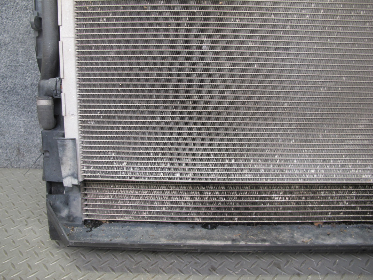 08-14 BMW E70 E71 E72 X5 X6 N63 Engine Cooling Radiator Condenser W/ Fan Shroud