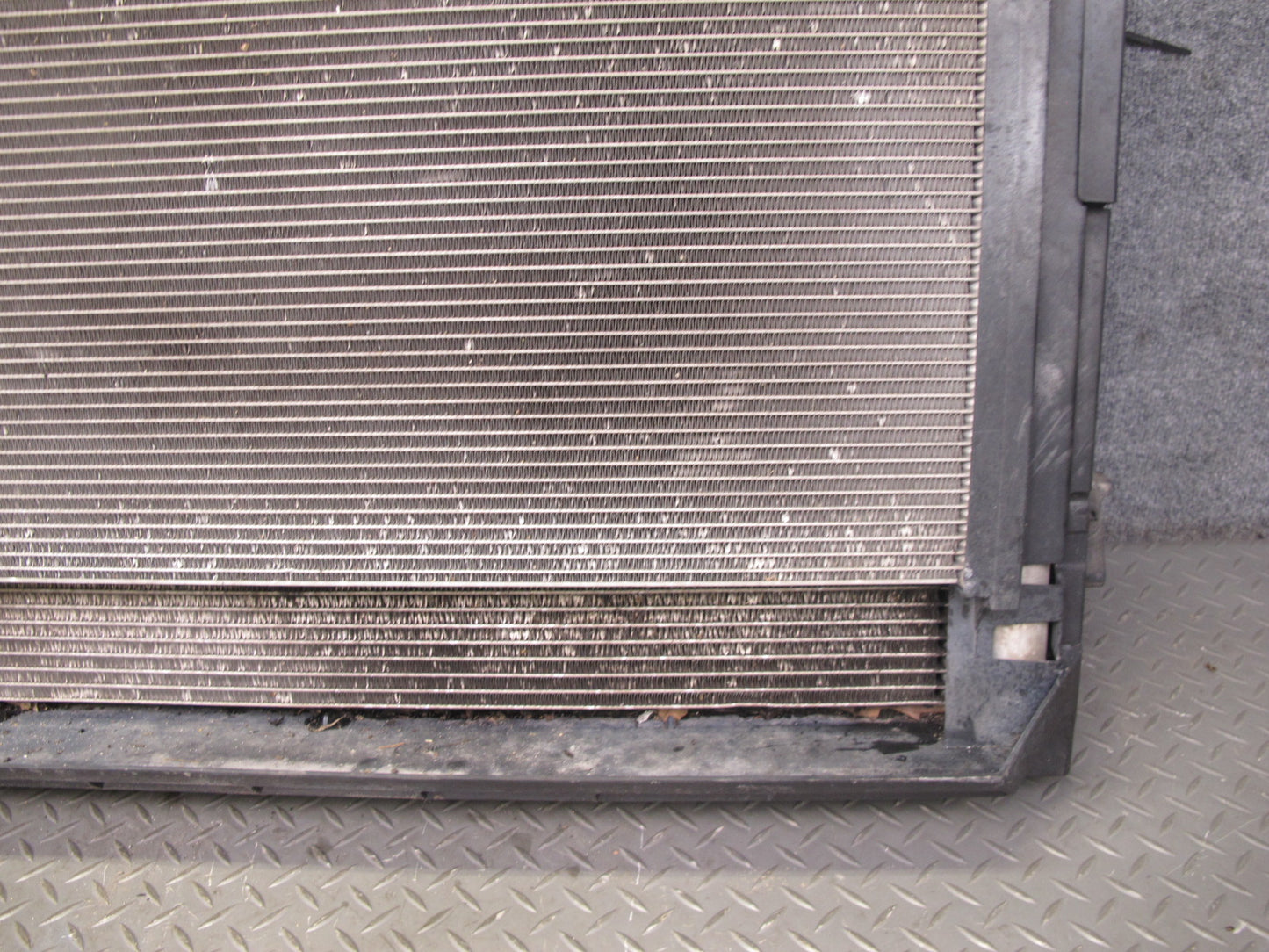 08-14 BMW E70 E71 E72 X5 X6 N63 Engine Cooling Radiator Condenser W/ Fan Shroud