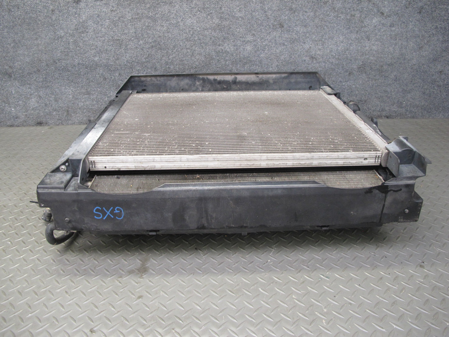 08-14 BMW E70 E71 E72 X5 X6 N63 Engine Cooling Radiator Condenser W/ Fan Shroud