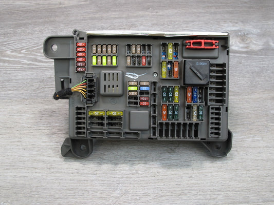 2008-2014 BMW E71 E72 X6 Rear Power Distribution Fuse Relay Box 6931687