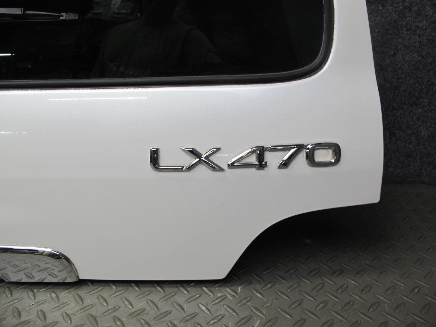 2004-2007 Lexus UZJ100L LX470 Rear Trunk Lid Tailgate Upper Panel W/ Glass White