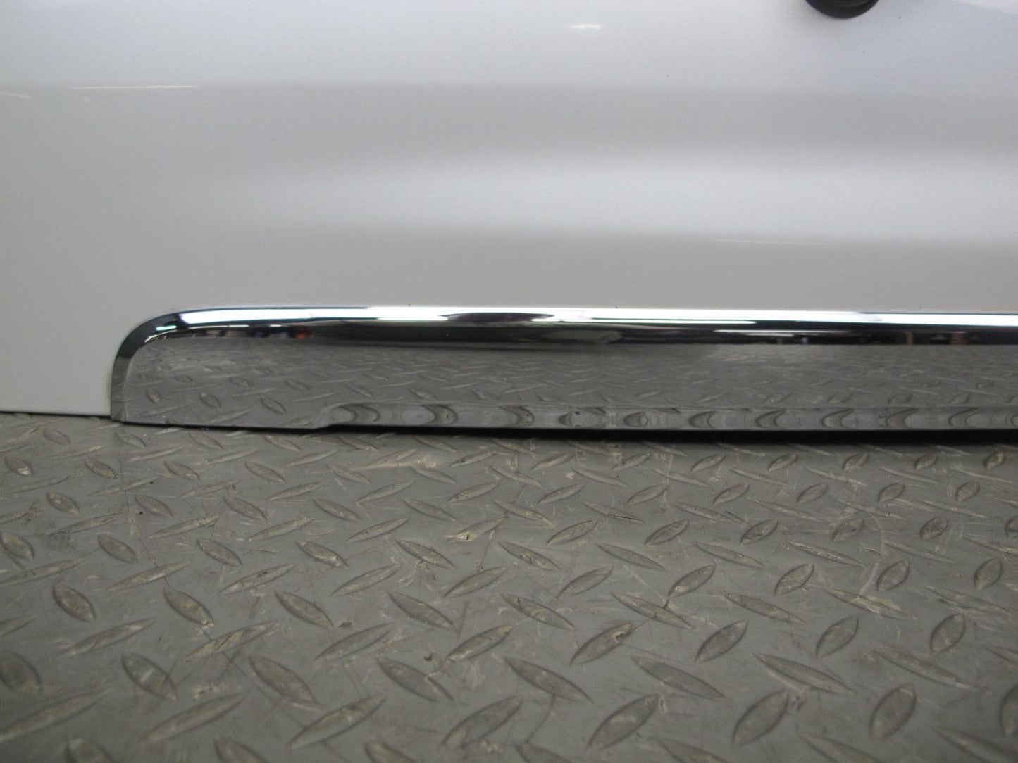 2004-2007 Lexus UZJ100L LX470 Rear Trunk Lid Tailgate Upper Panel W/ Glass White