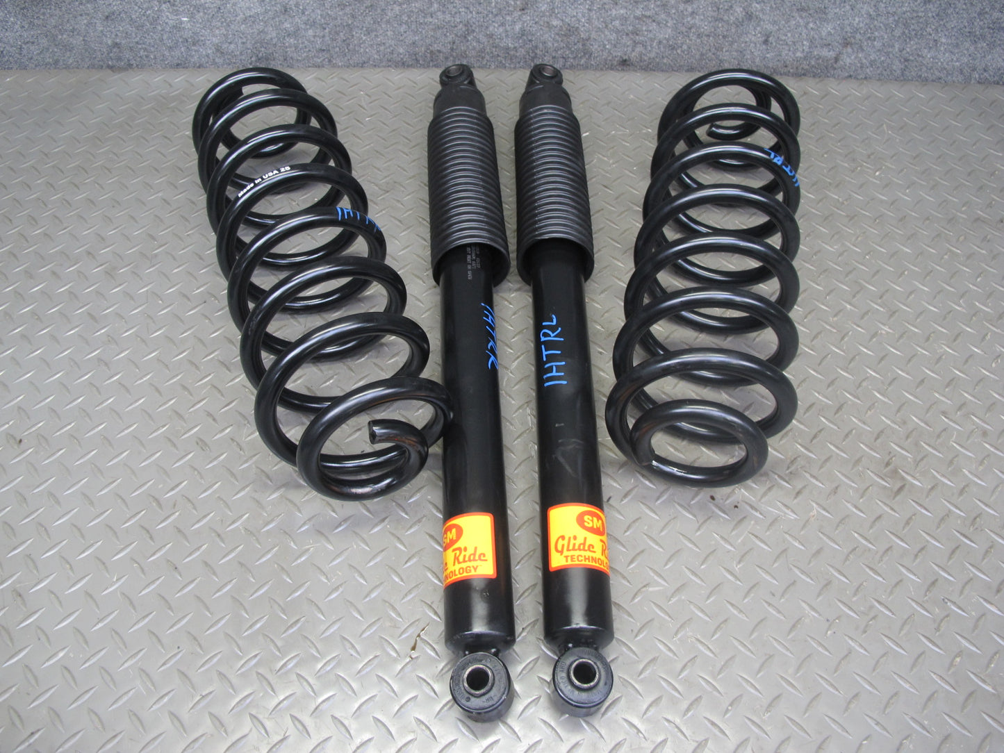 2003-2009 Hummer H2 Set of 2 Rear Left & Right Strut Shock Absorber Strutmasters