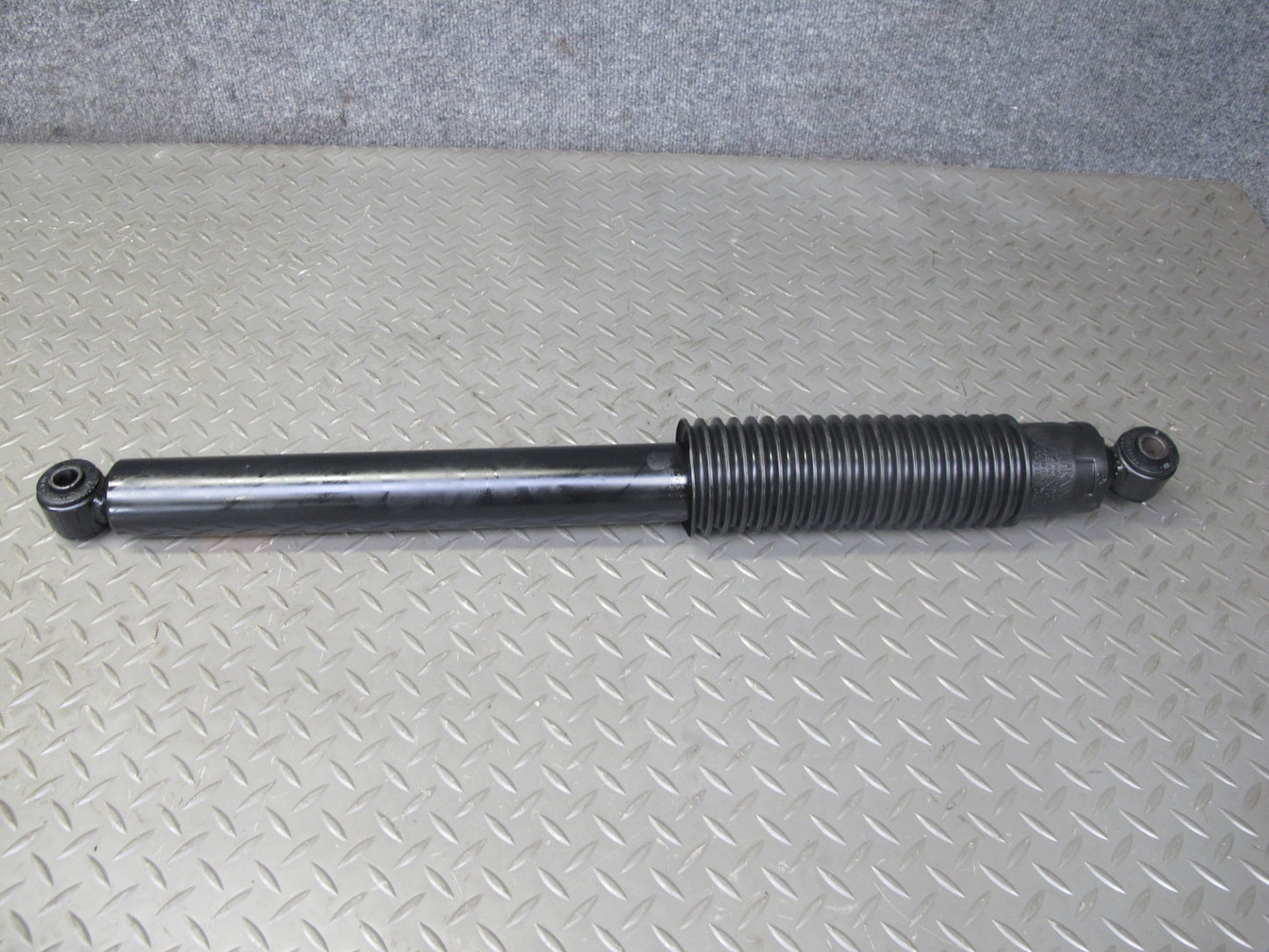 2003-2009 Hummer H2 Set of 2 Rear Left & Right Strut Shock Absorber Strutmasters