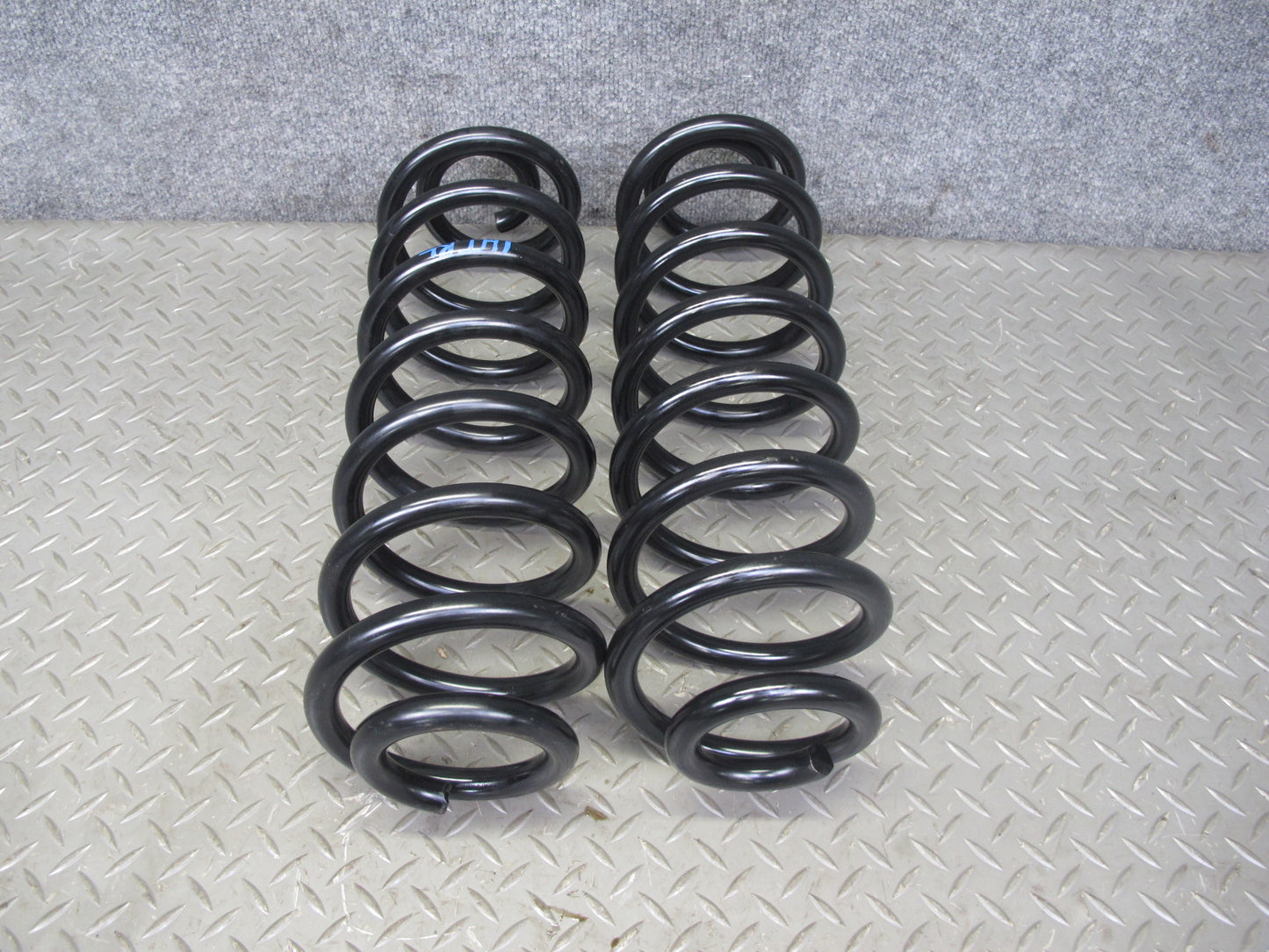 2003-2009 Hummer H2 Set of 2 Rear Left & Right Strut Shock Absorber Strutmasters