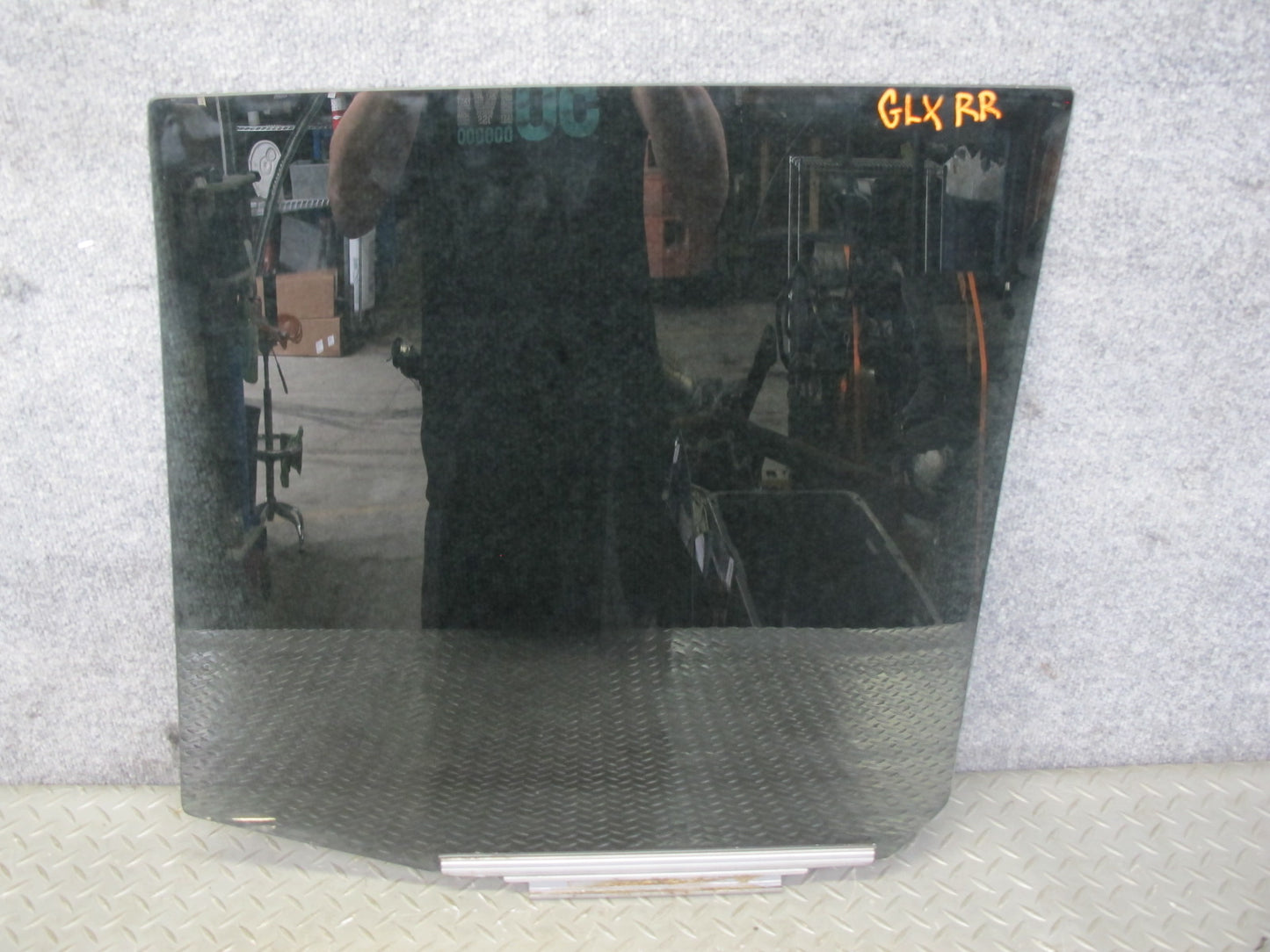2003-2007 Lexus J100 LX470 Rear Right Passenger Side Door Glass Window