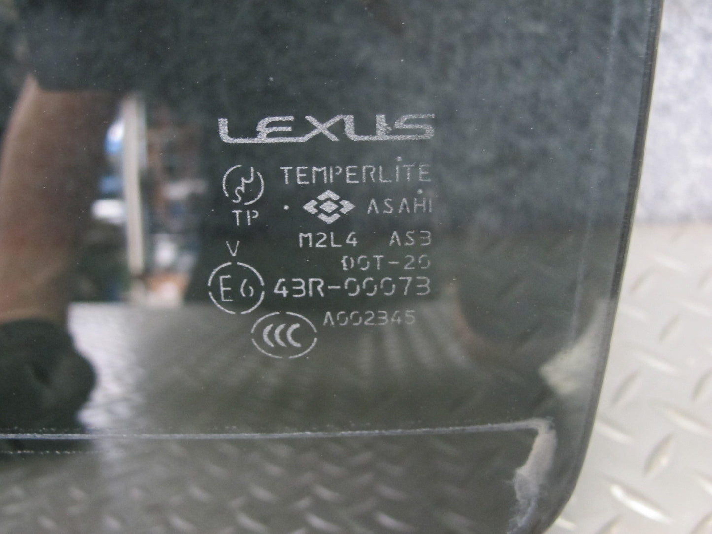 2003-2007 Lexus J100 LX470 Rear Left Driver Side Door Glass Window