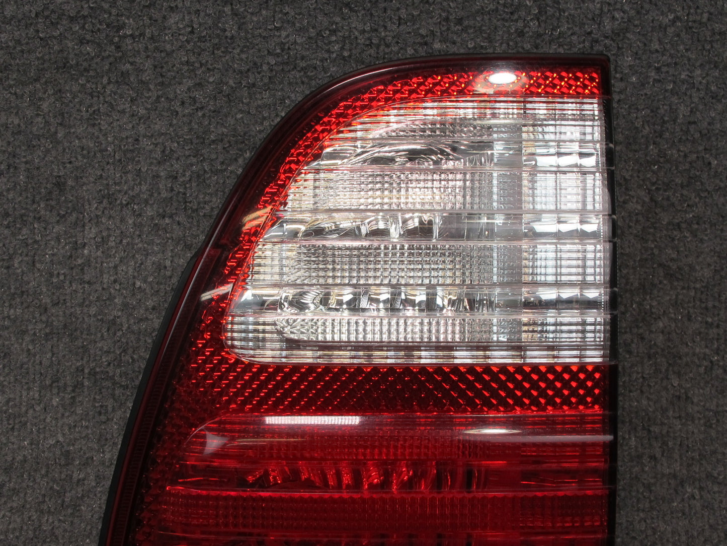 1998-2006 Lexus UZJ100L LX470 Rear Right Passenger Side Outer Tail Light Lamp