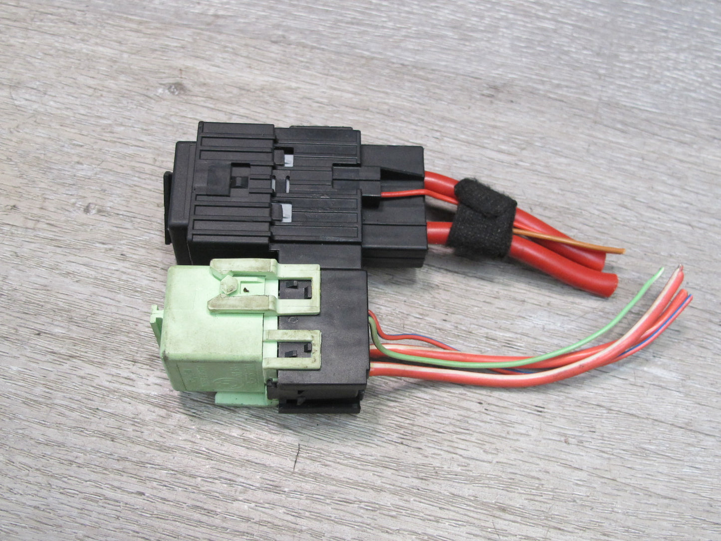 2008-2014 BMW E71 E72 X6 Fuel Pump Relay Module w Holder Bracket