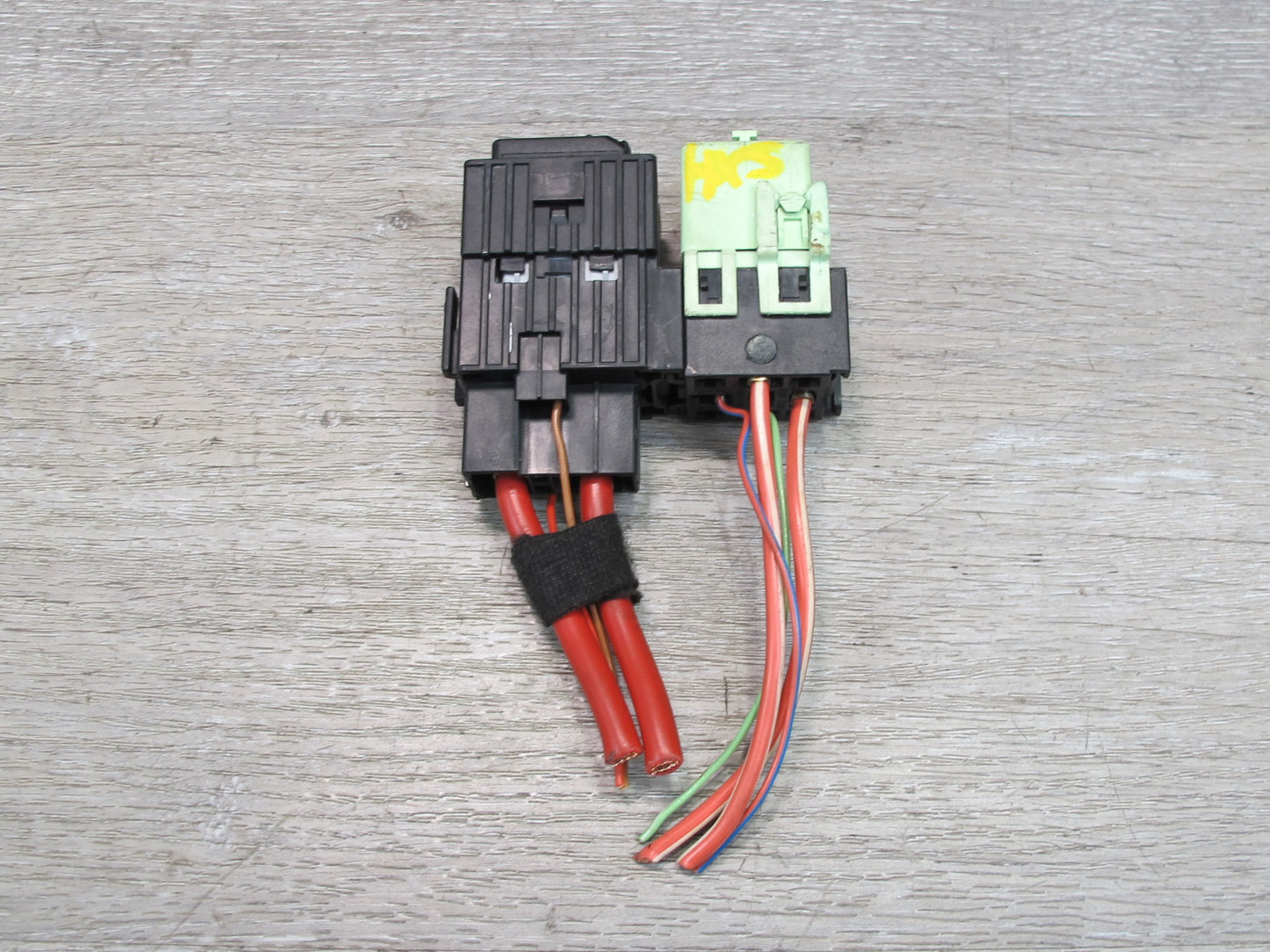 2008-2014 BMW E71 E72 X6 Fuel Pump Relay Module w Holder Bracket