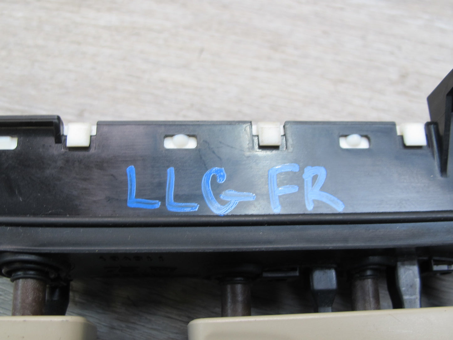 98-05 Lexus JZS160L GS400 GS430 GS300 Front Right Seat Adjustment Switch OEM