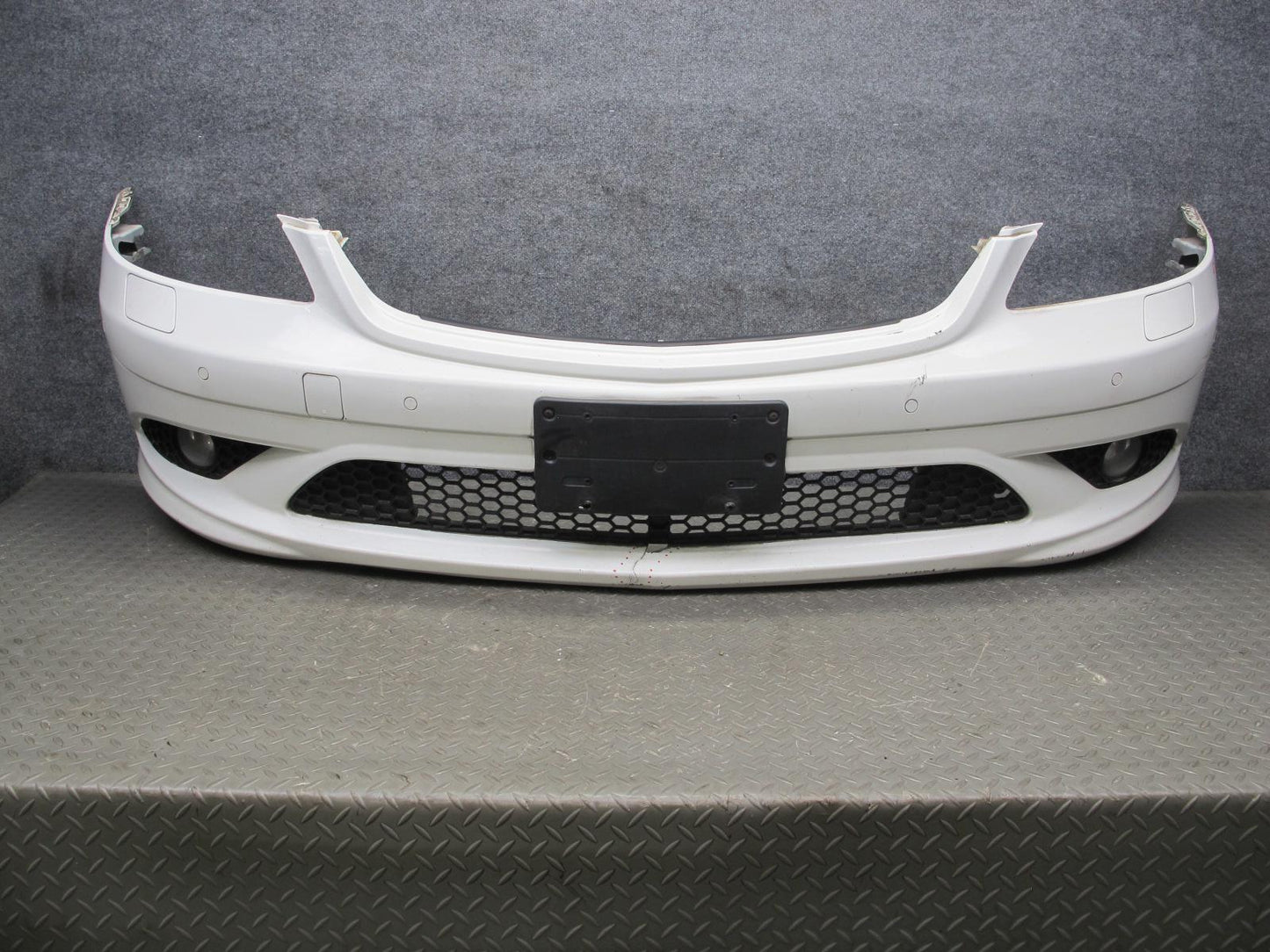 07-09 Mercedes W221 S AMG Front Bumper Cover w Fog Light & PDC White Damaged
