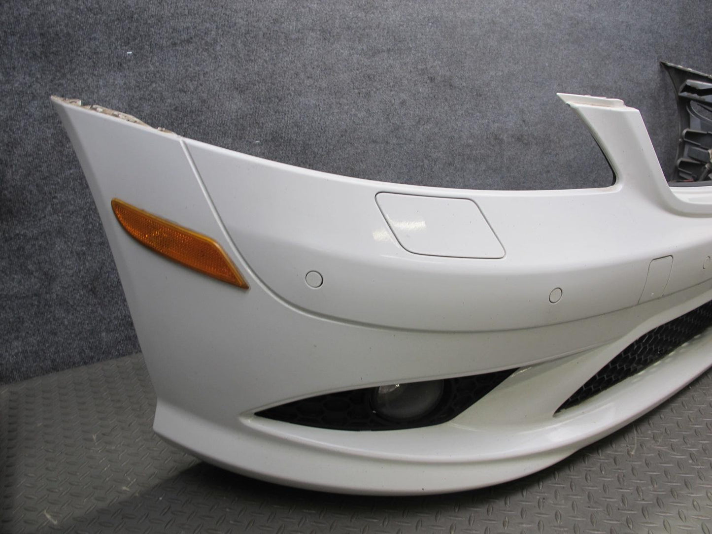 07-09 Mercedes W221 S AMG Front Bumper Cover w Fog Light & PDC White Damaged