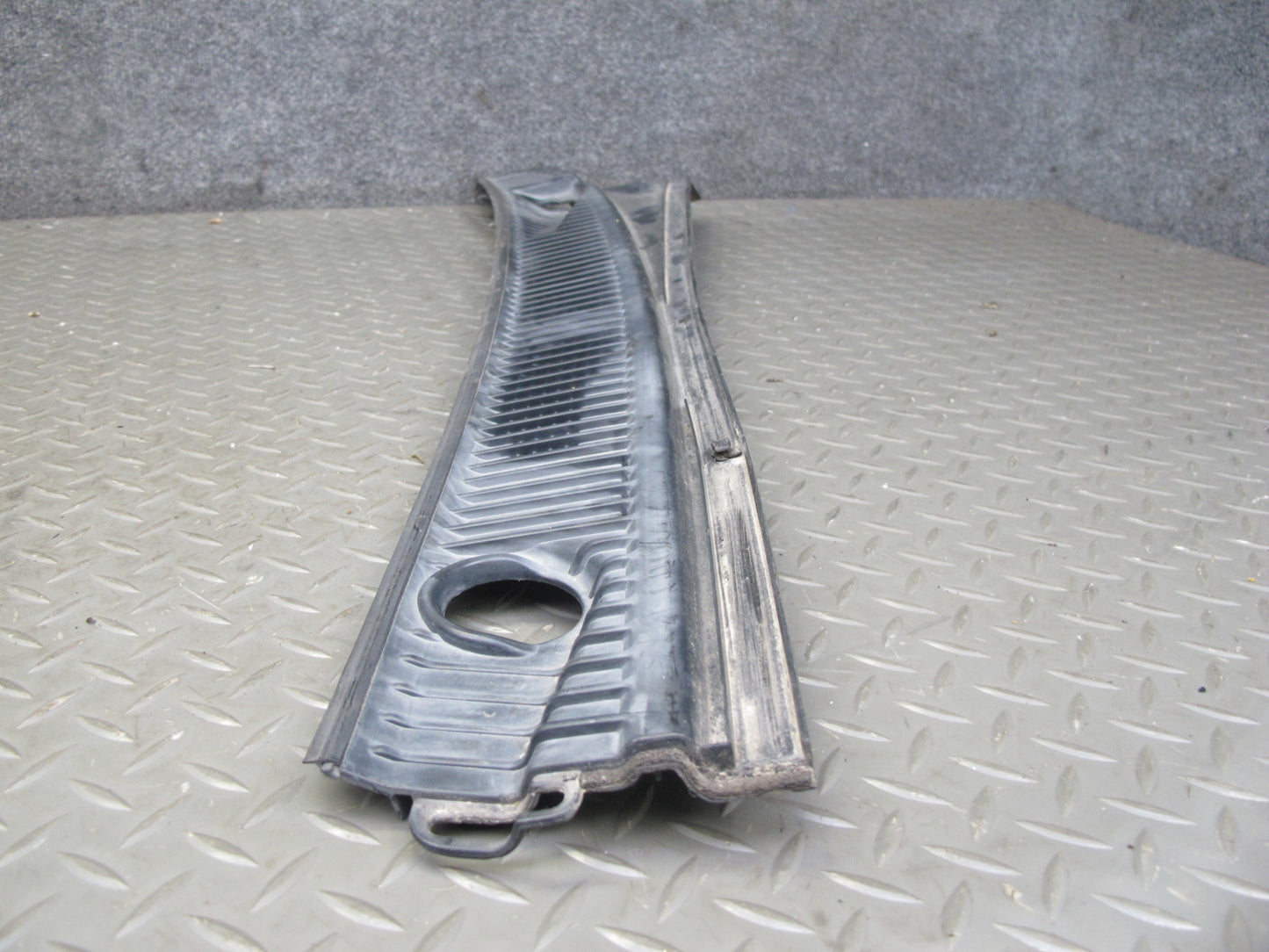 1998-2007 Lexus UZJ100L LX470 Front Windshield Left & Right Vent Cowl Seal Set