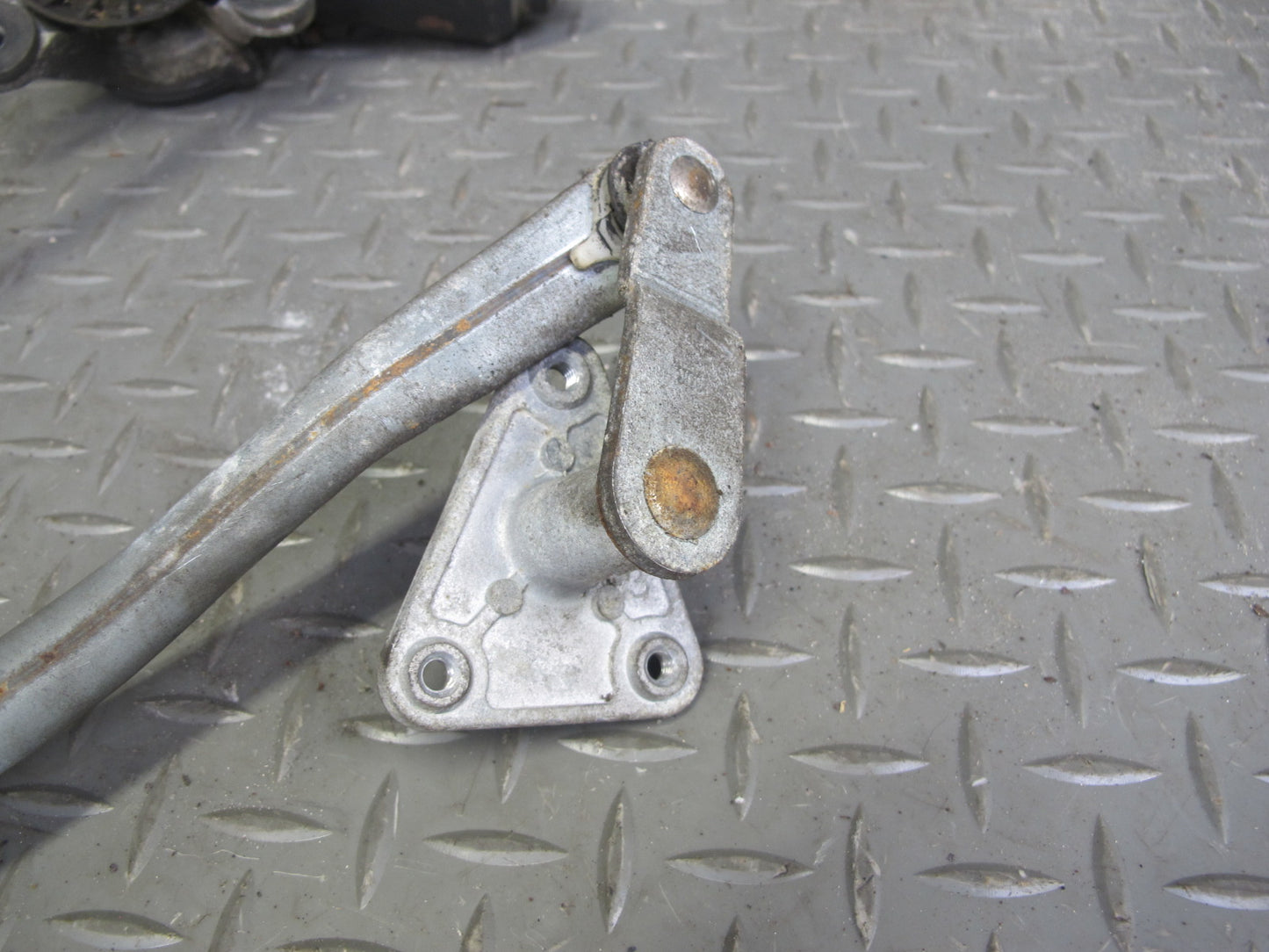 91-99 Mitsubishi 3000GT Windshield Wiper Transmission Linkage w Motor OEM