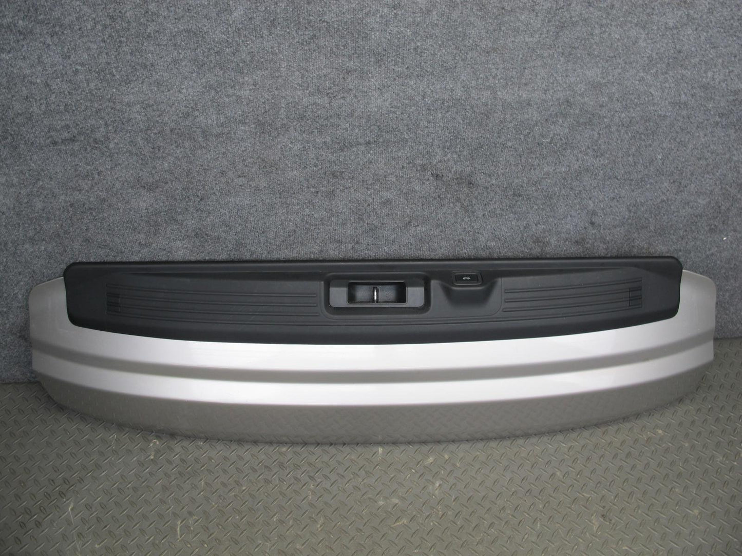 2013-2019 Land Range Rover L405 Rear Trunk Lid Tailgate Lower Panel
