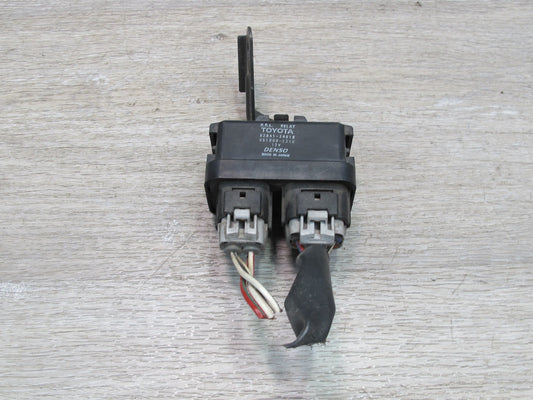 98-05 Lexus GS400 GS430 GS300 Running Light Module Relay Unit 82841-24010 OEM