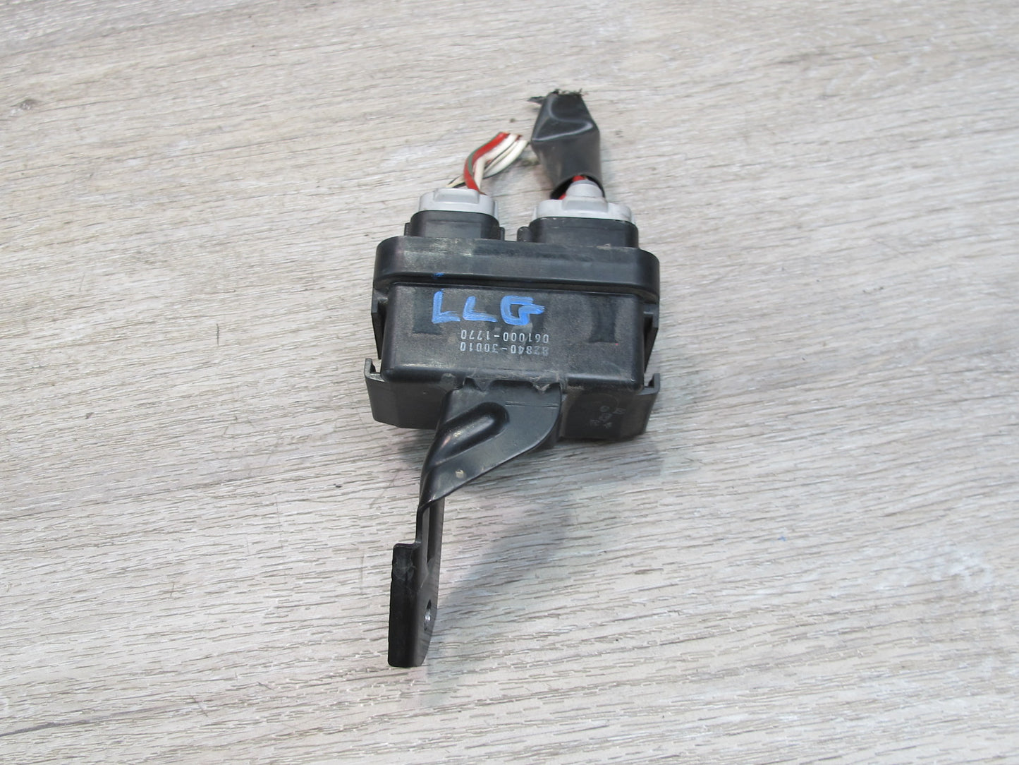 98-05 Lexus GS400 GS430 GS300 Running Light Module Relay Unit 82841-24010 OEM