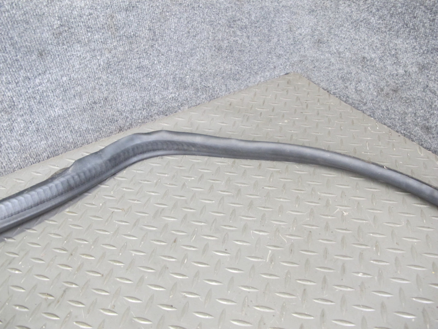 07-13 Mercedes W221 S-class Rear Trunk Weatherstrip Rubber Seal OEM
