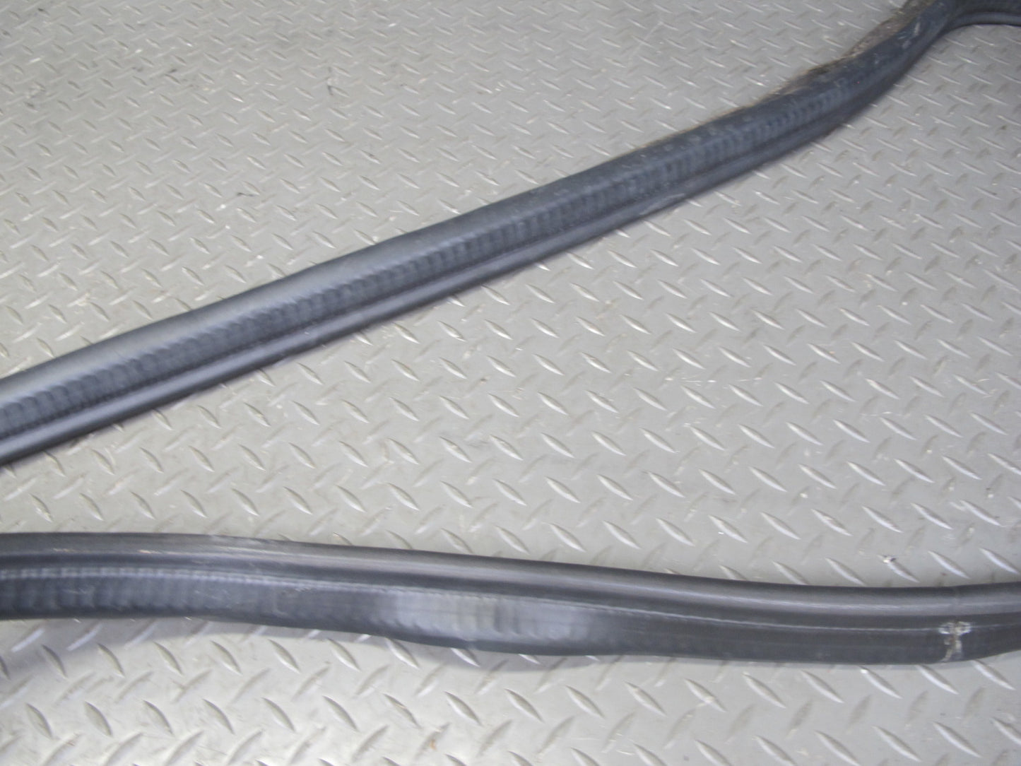 07-13 Mercedes W221 S-class Rear Trunk Weatherstrip Rubber Seal OEM