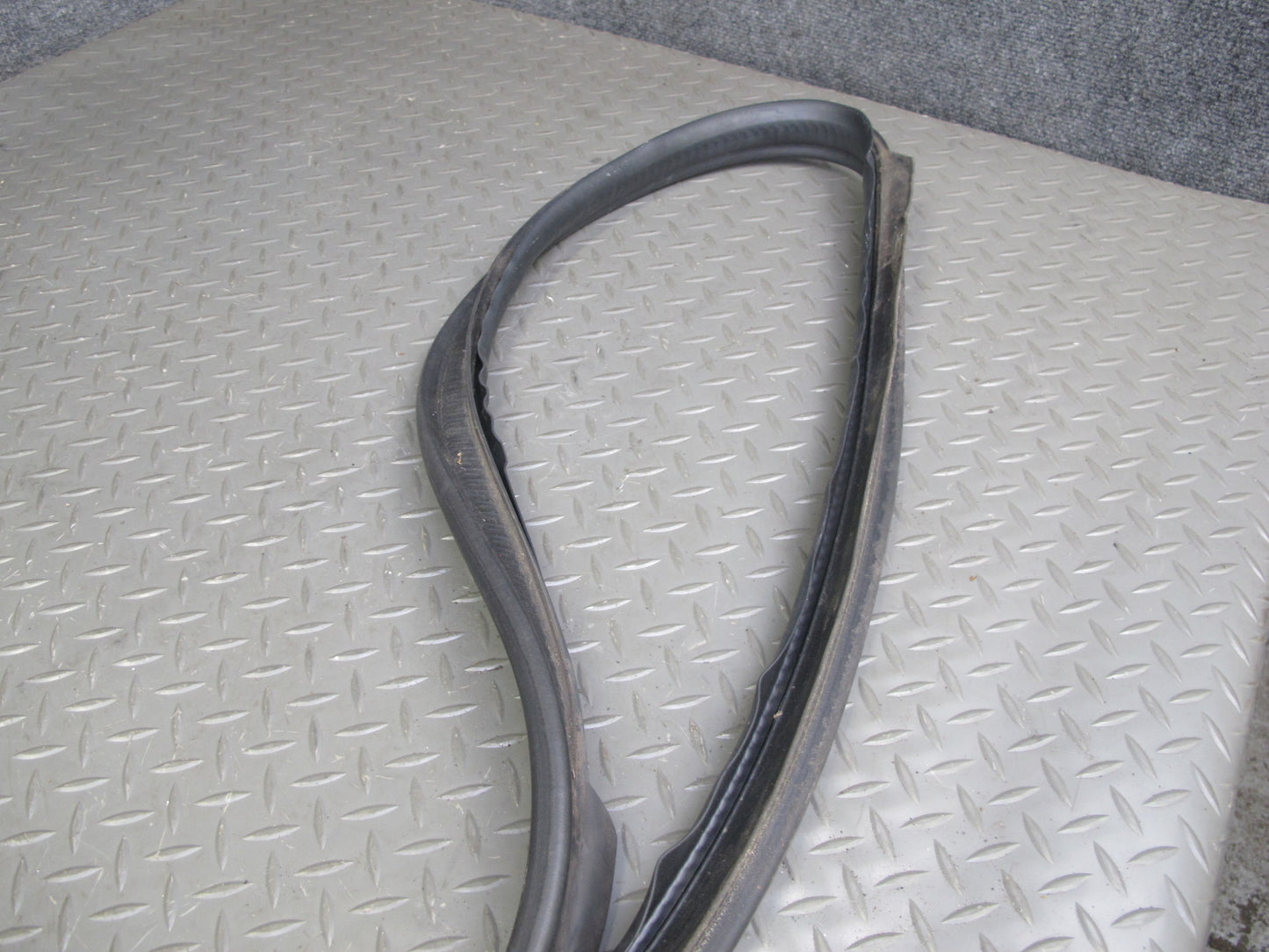 07-13 Mercedes W221 S-class Rear Trunk Weatherstrip Rubber Seal OEM