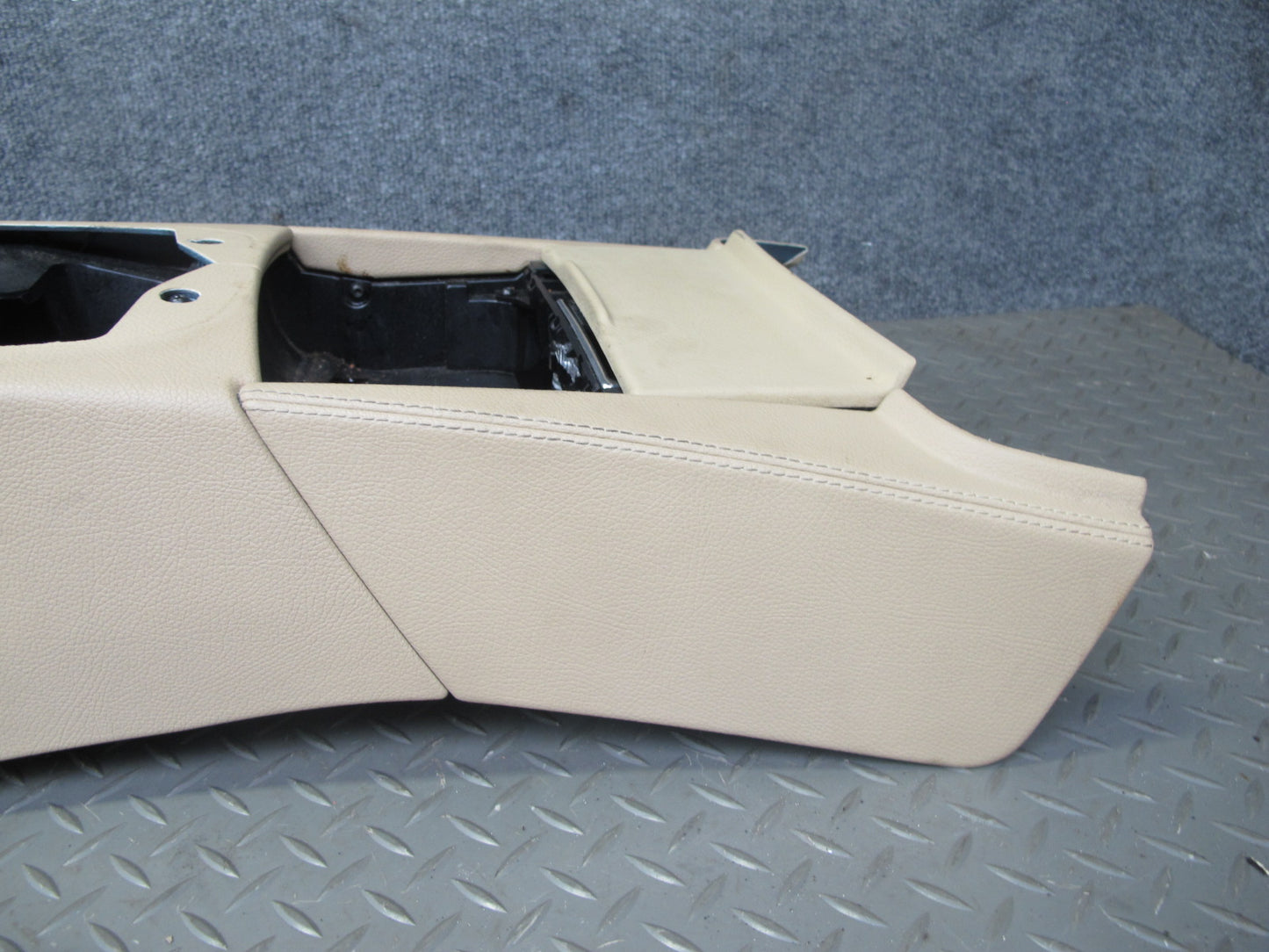 07-09 Mercedes W221 S-class Center Console Storage Compartment w Ash Tray OEM