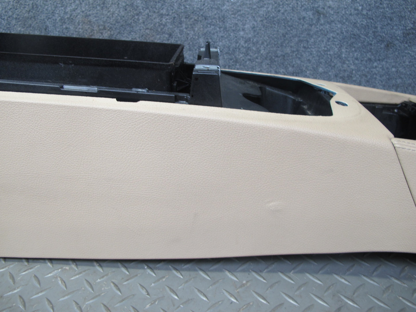 07-09 Mercedes W221 S-class Center Console Storage Compartment w Ash Tray OEM