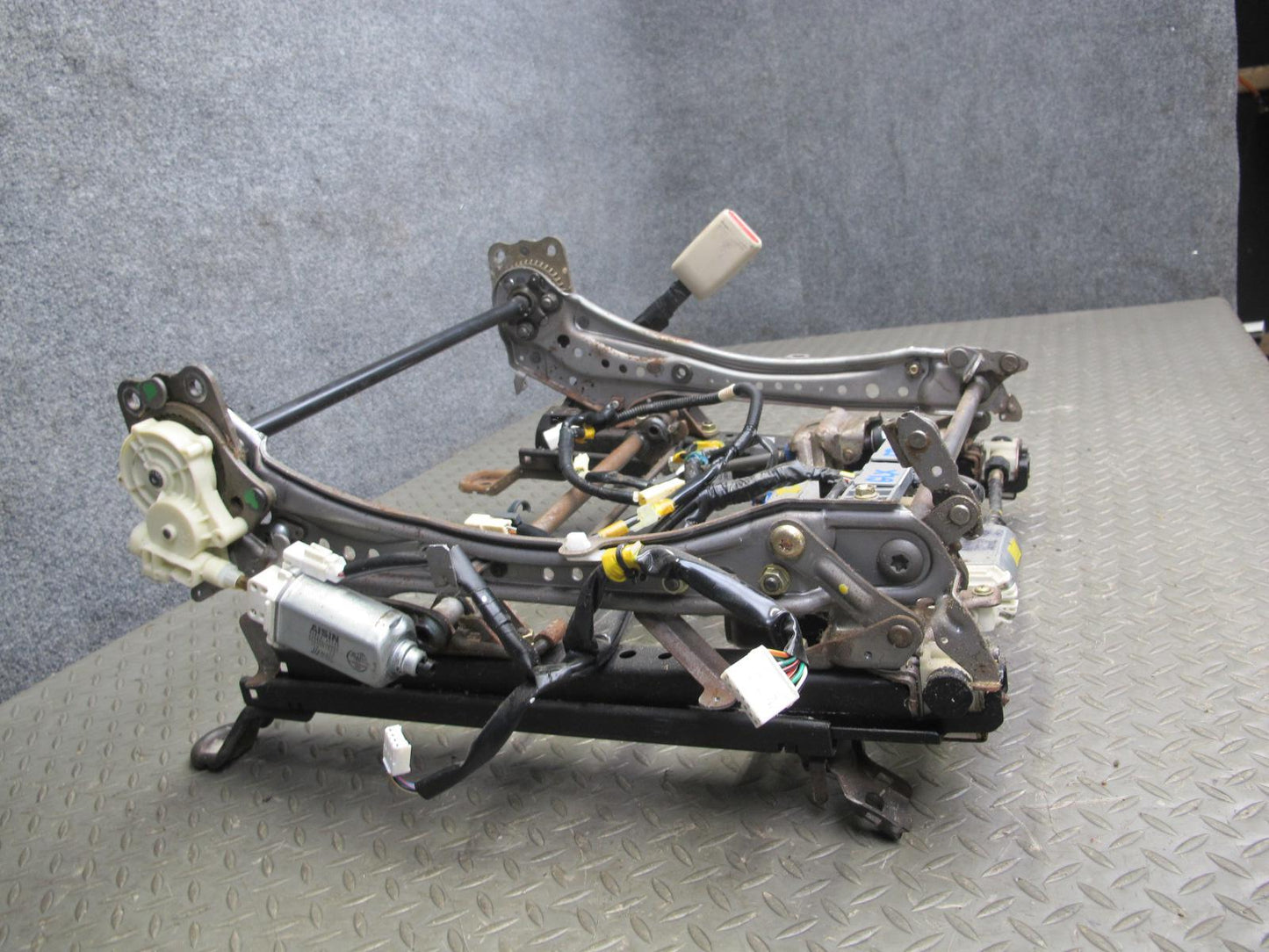 2003-2007 Lexus LX470 Front Right Passenger Side Lower Seat Track Frame W/ Motor