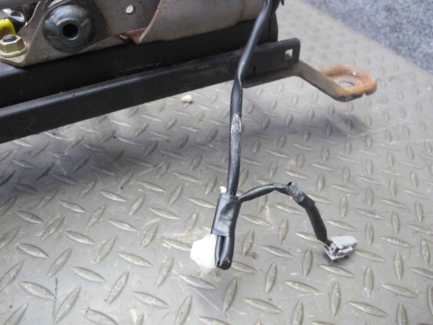 2003-2007 Lexus LX470 Front Right Passenger Side Lower Seat Track Frame W/ Motor