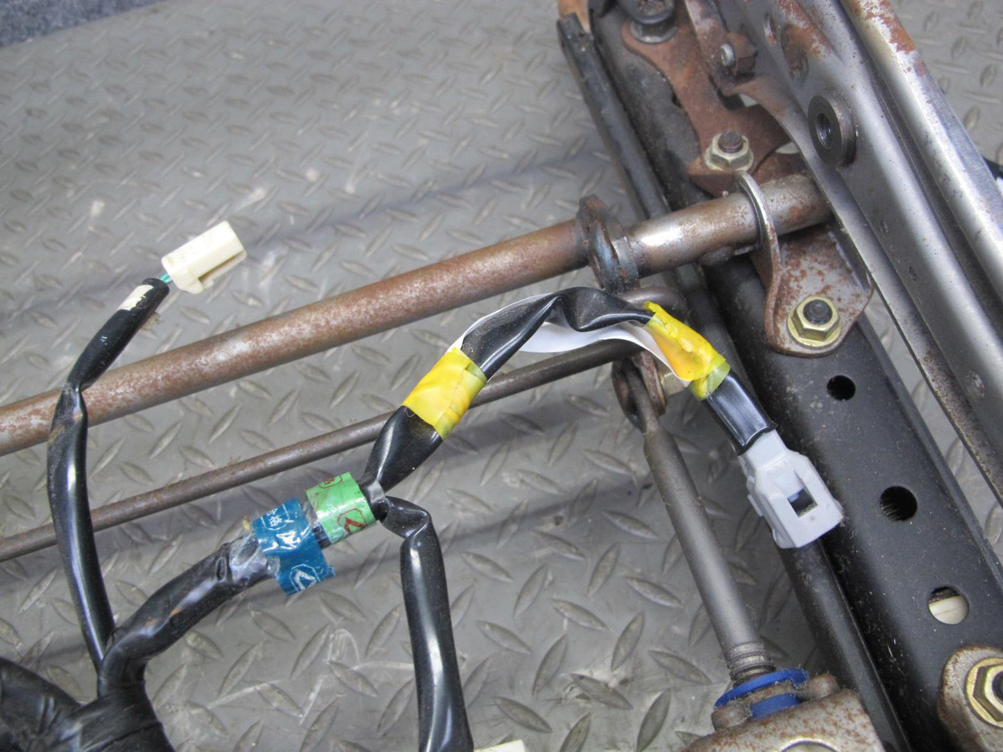 2003-2007 Lexus LX470 Front Right Passenger Side Lower Seat Track Frame W/ Motor