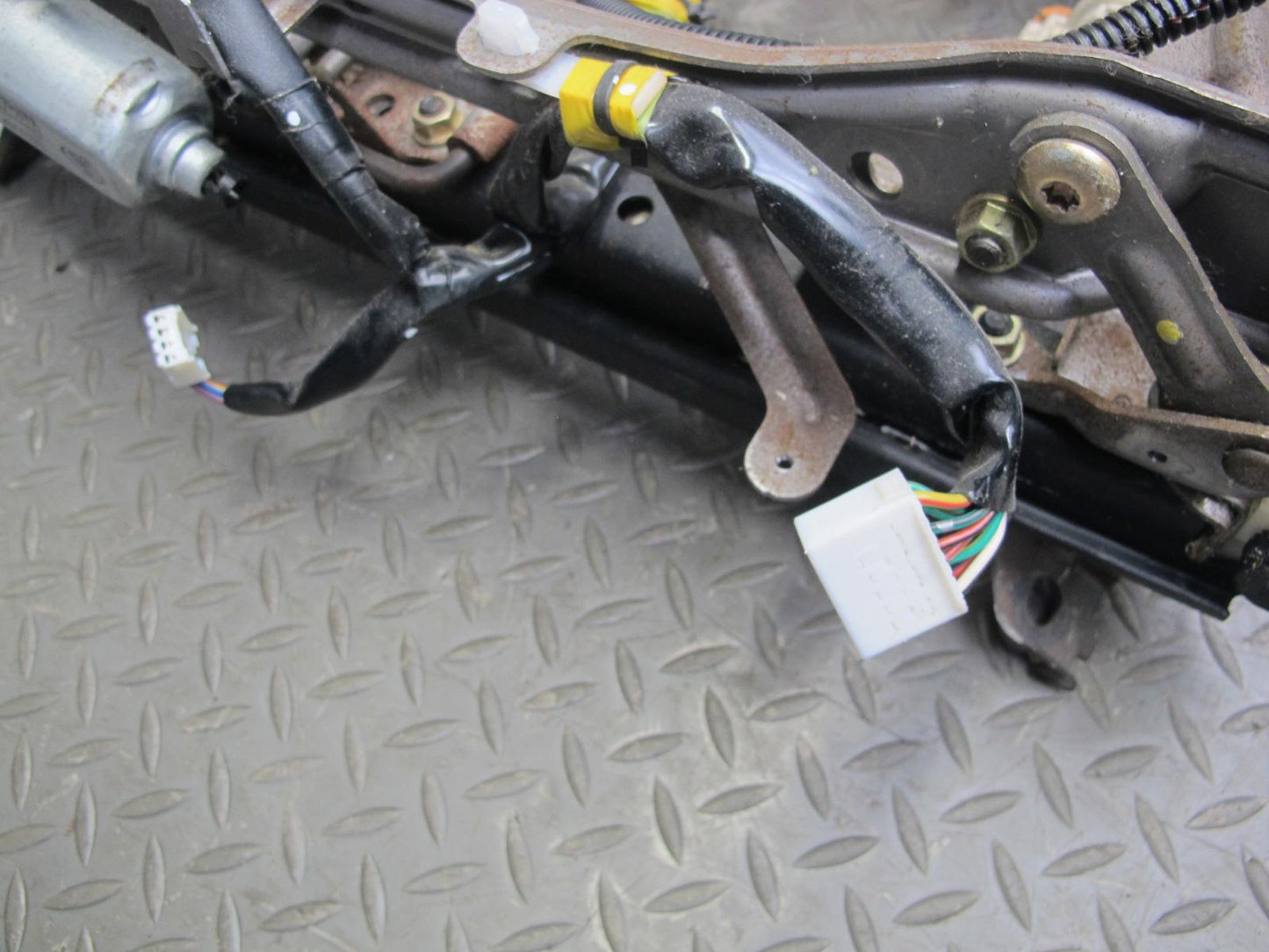 2003-2007 Lexus LX470 Front Right Passenger Side Lower Seat Track Frame W/ Motor