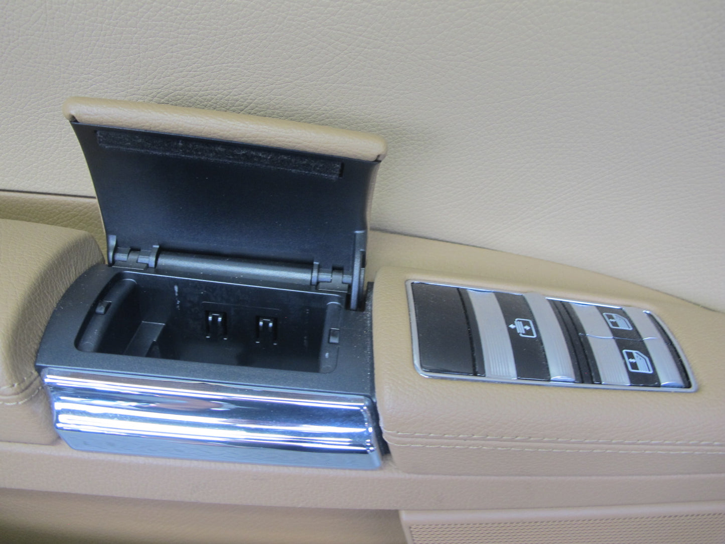 07-09 Mercedes W221 S-class Rear Door Interior Trim Cover Panel Set Brown OEM