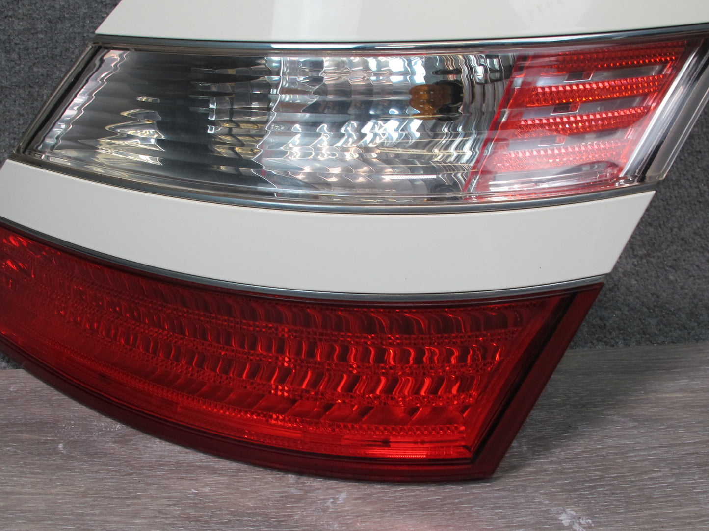 07-09 Mercedes W221 S-class Rear Right Tail Light Lamp White 2218200464 OEM