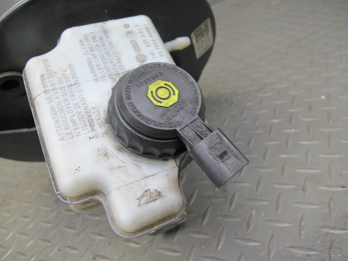 12-13 VW Golf R MK6 Brake Master Cylinder Booster Fluid Reservoir OEM